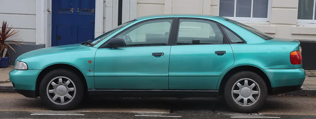 Audi A4, side
