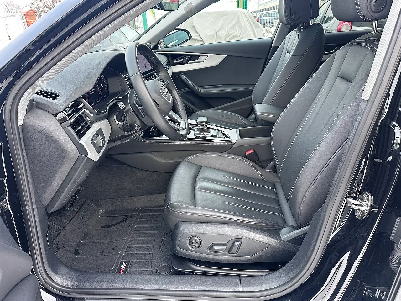 Audi A4, interior