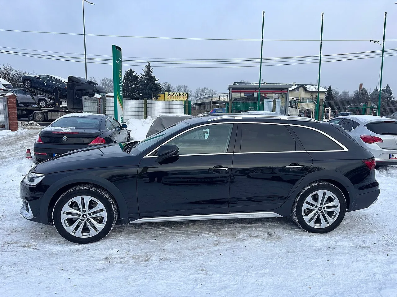 Audi A4, side