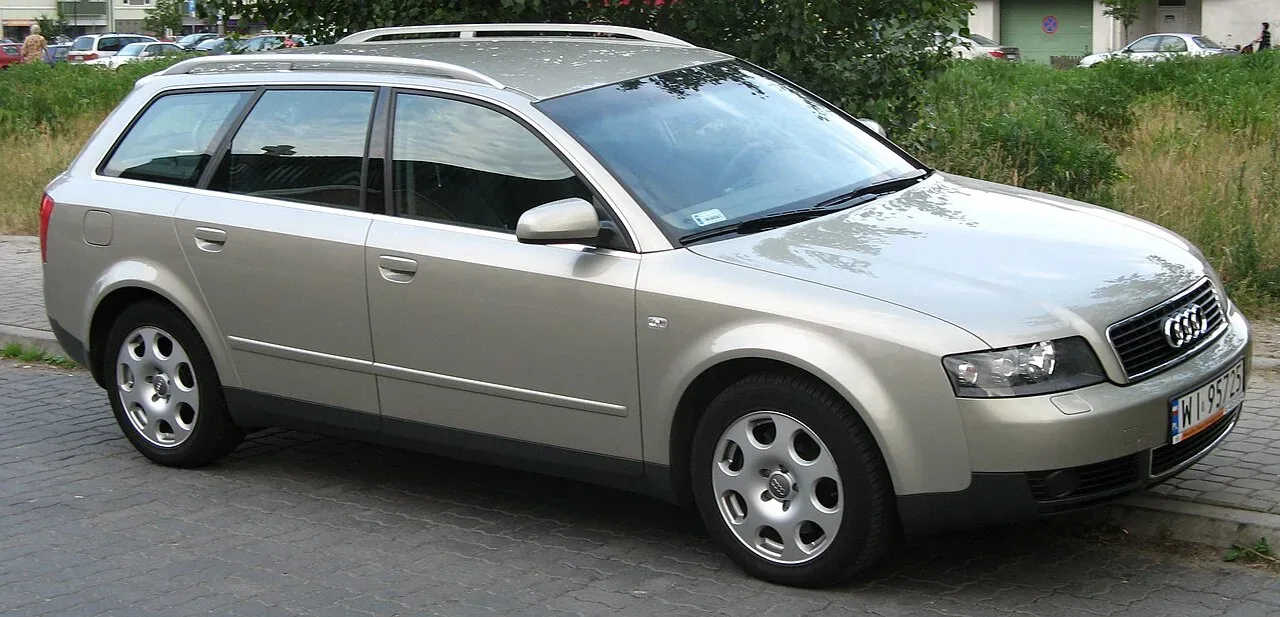 Audi A4, side