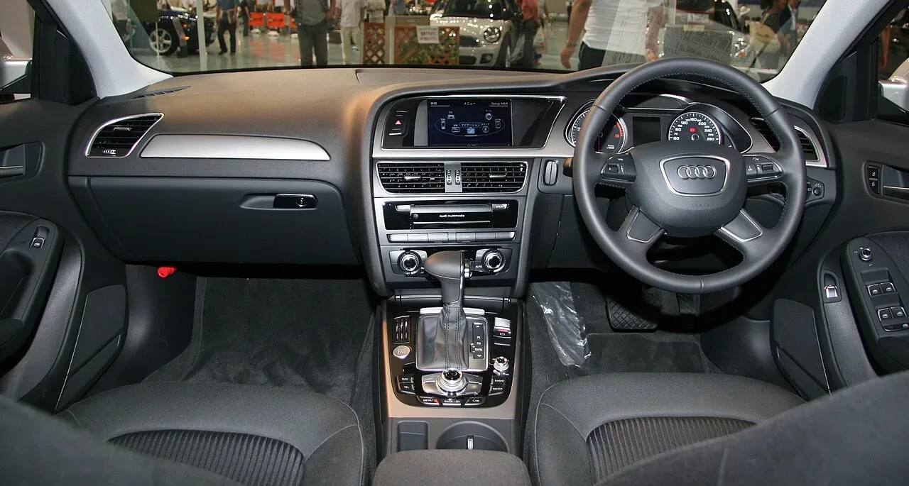 Audi A4, interior