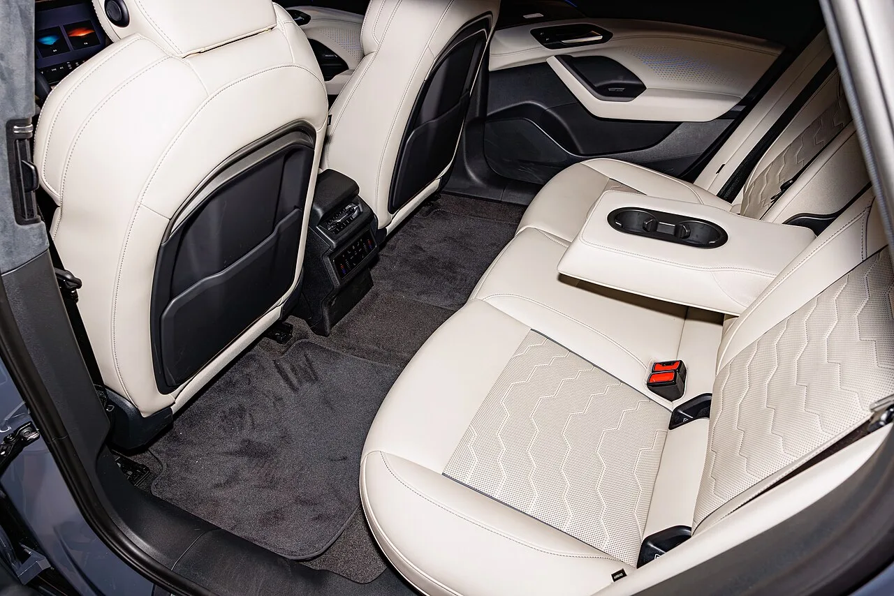 Audi A6, interior