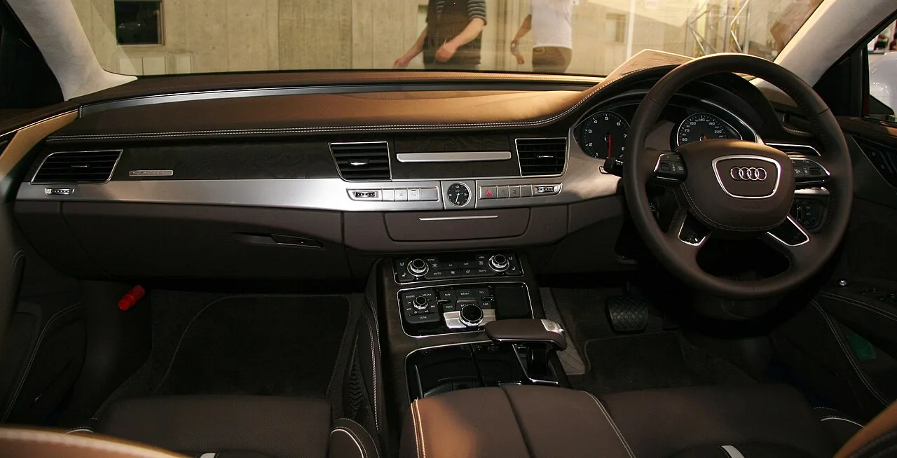 Audi A8, interior