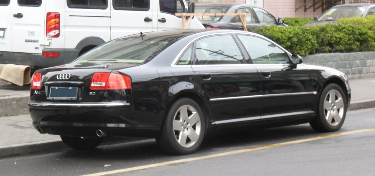 Audi A8, rear