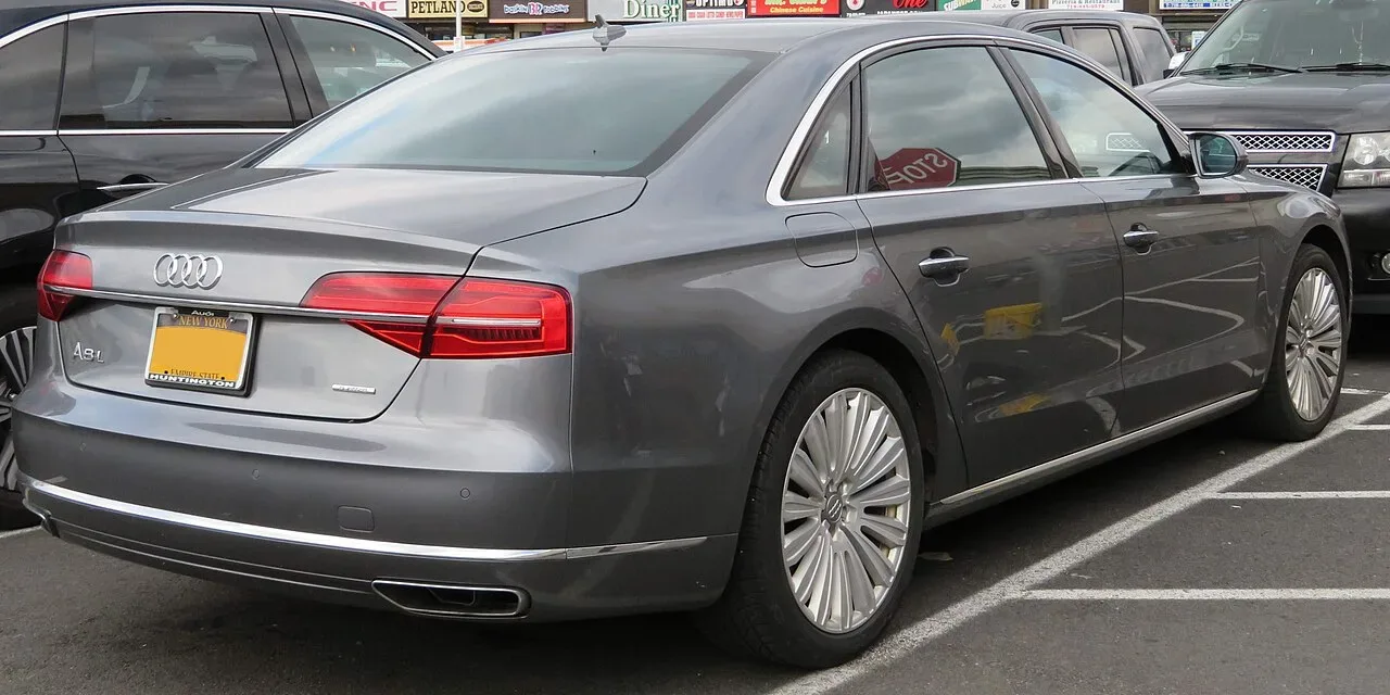 Audi A8, rear