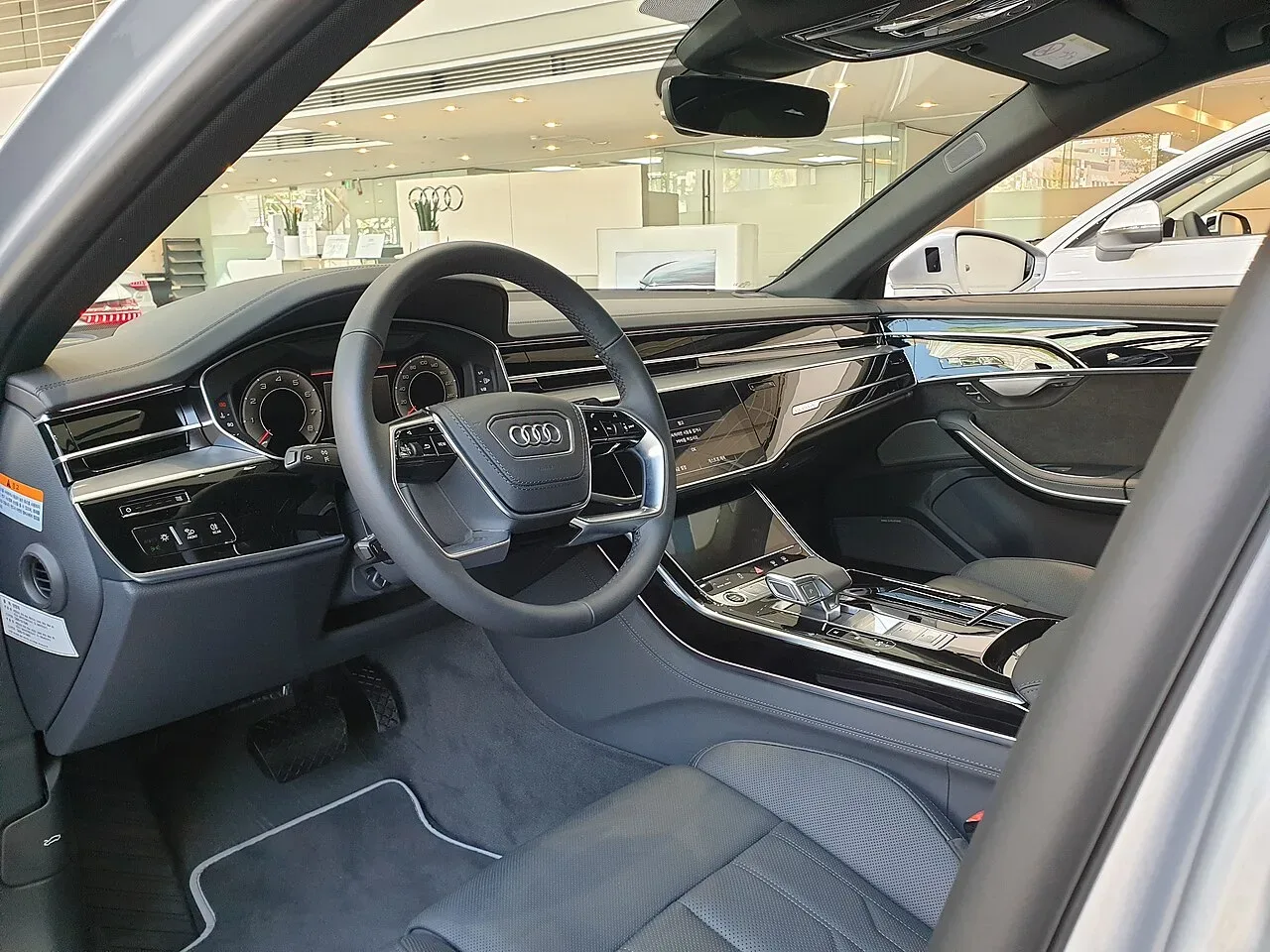 Audi A8, interior
