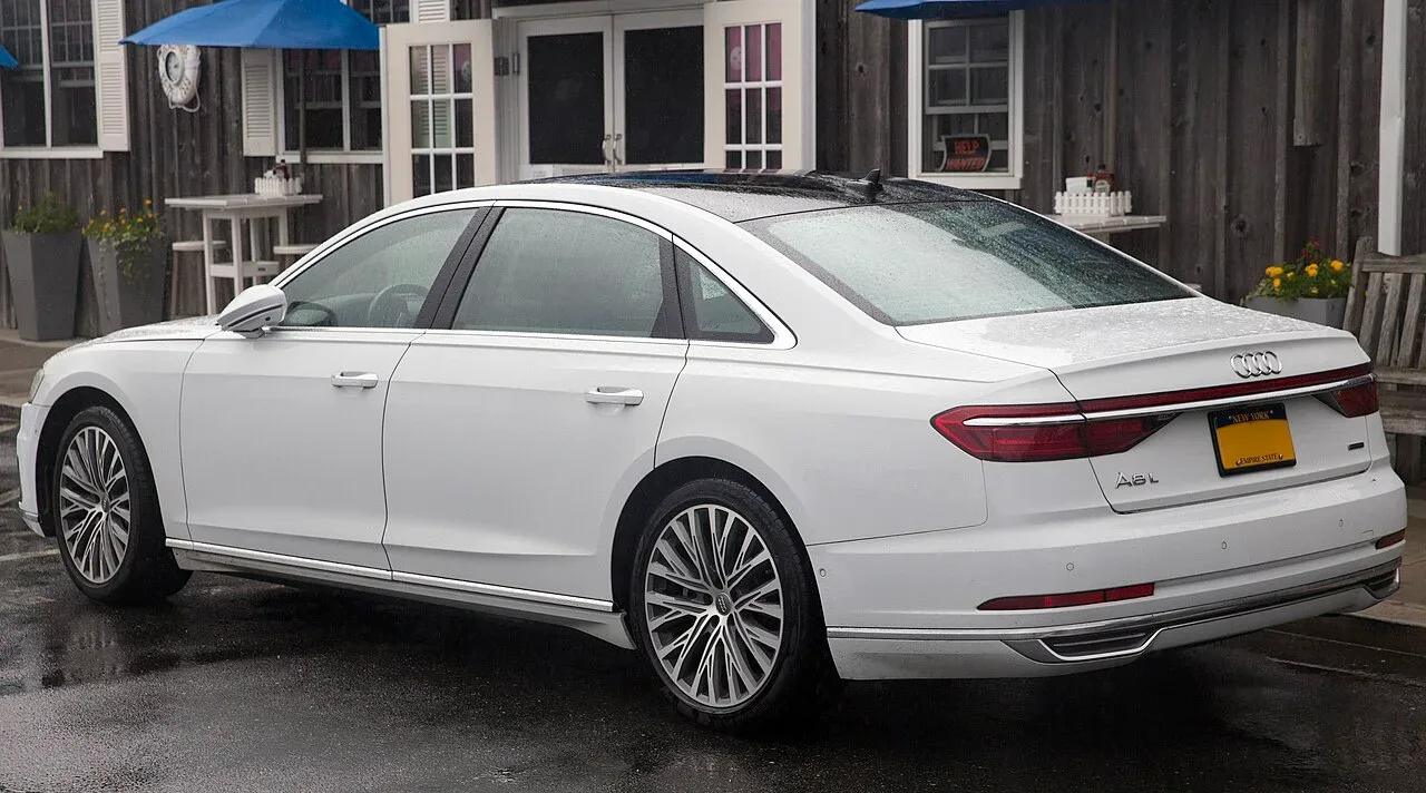 Audi A8, rear