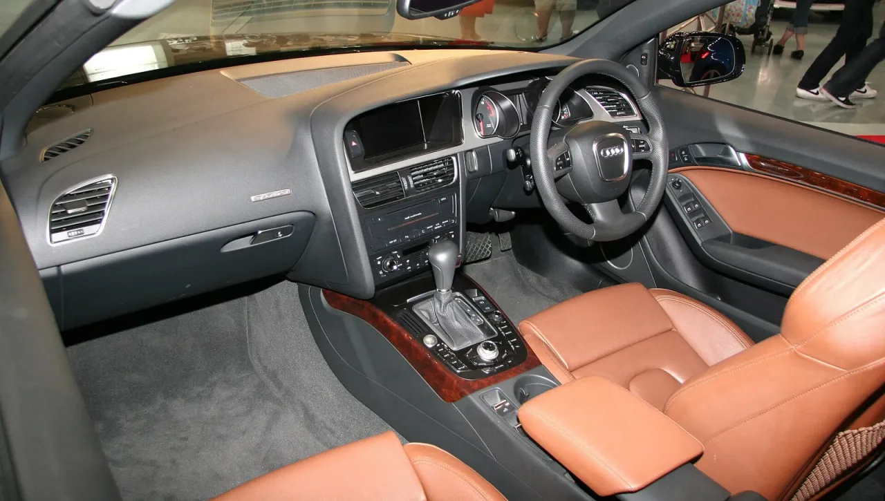 Audi Cabriolet, interior