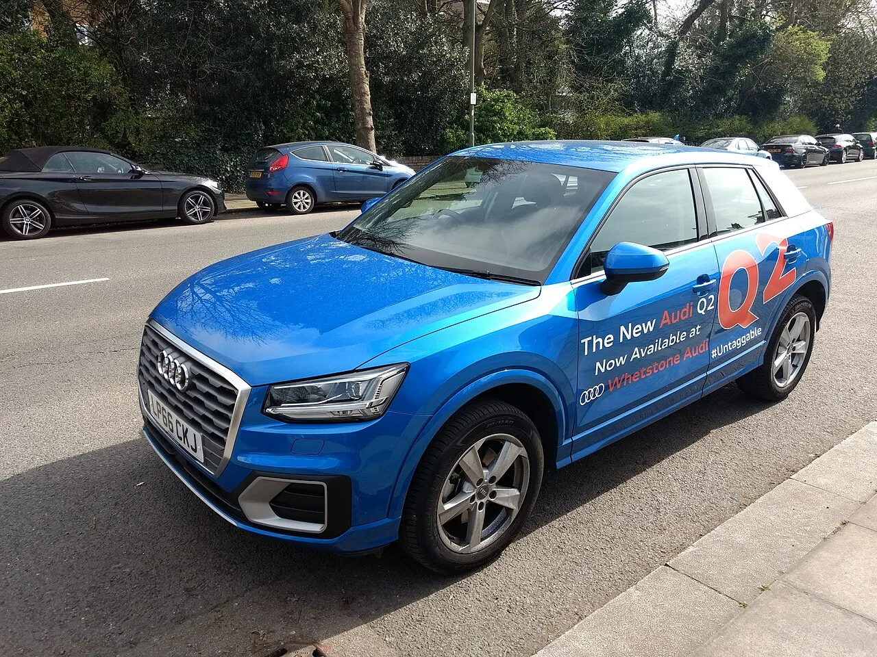 Audi Q2, side