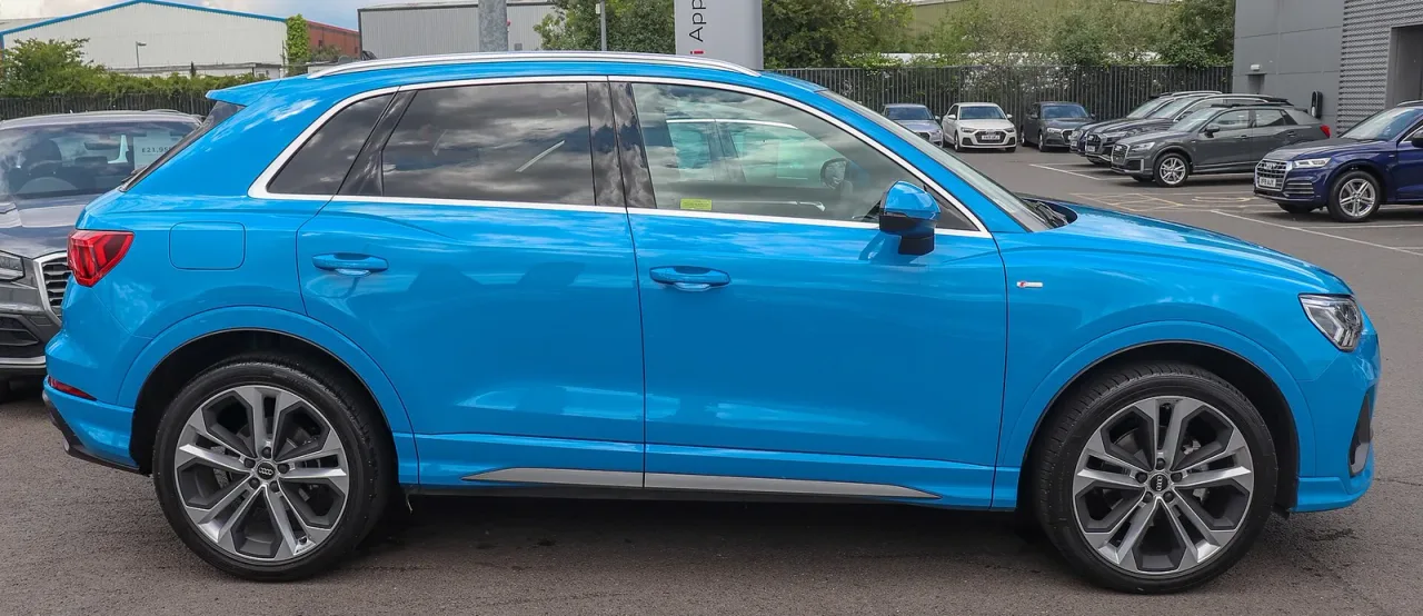 Audi Q3, side
