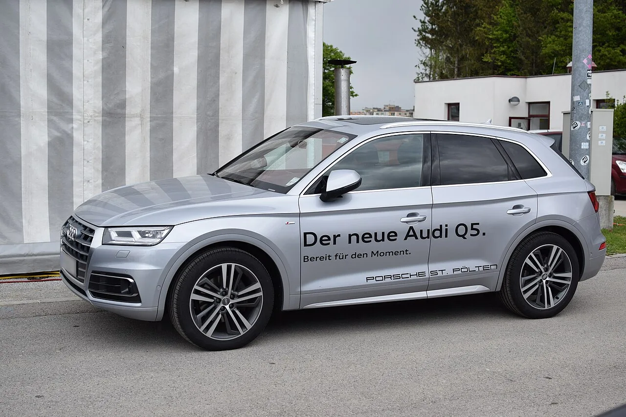 Audi Q5, side