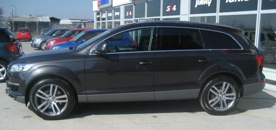 Audi Q7, side