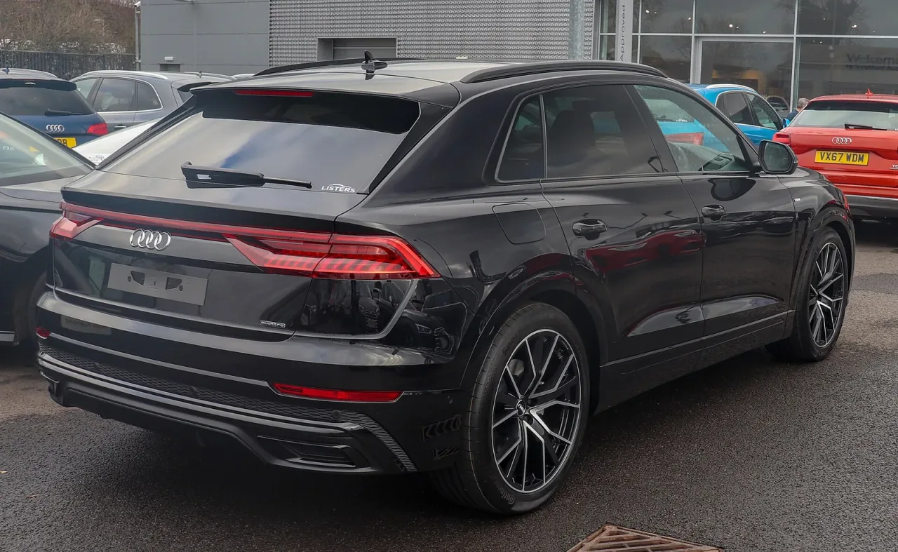 Audi Q8, rear