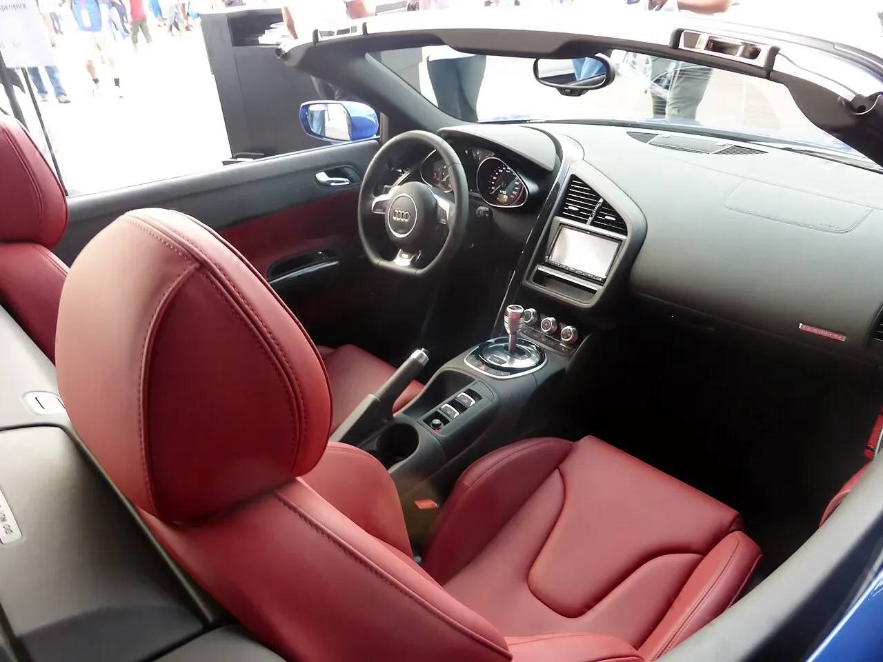 Audi R8, interior