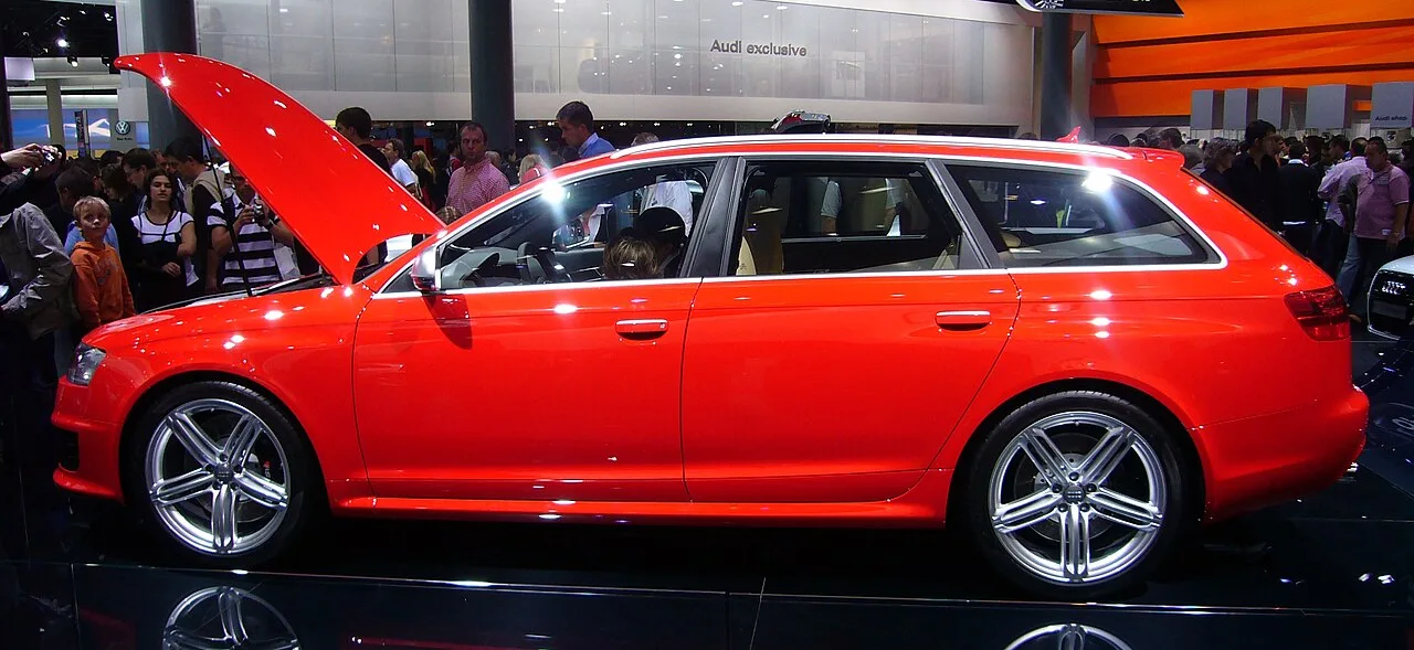 Audi RS6 Avant, side