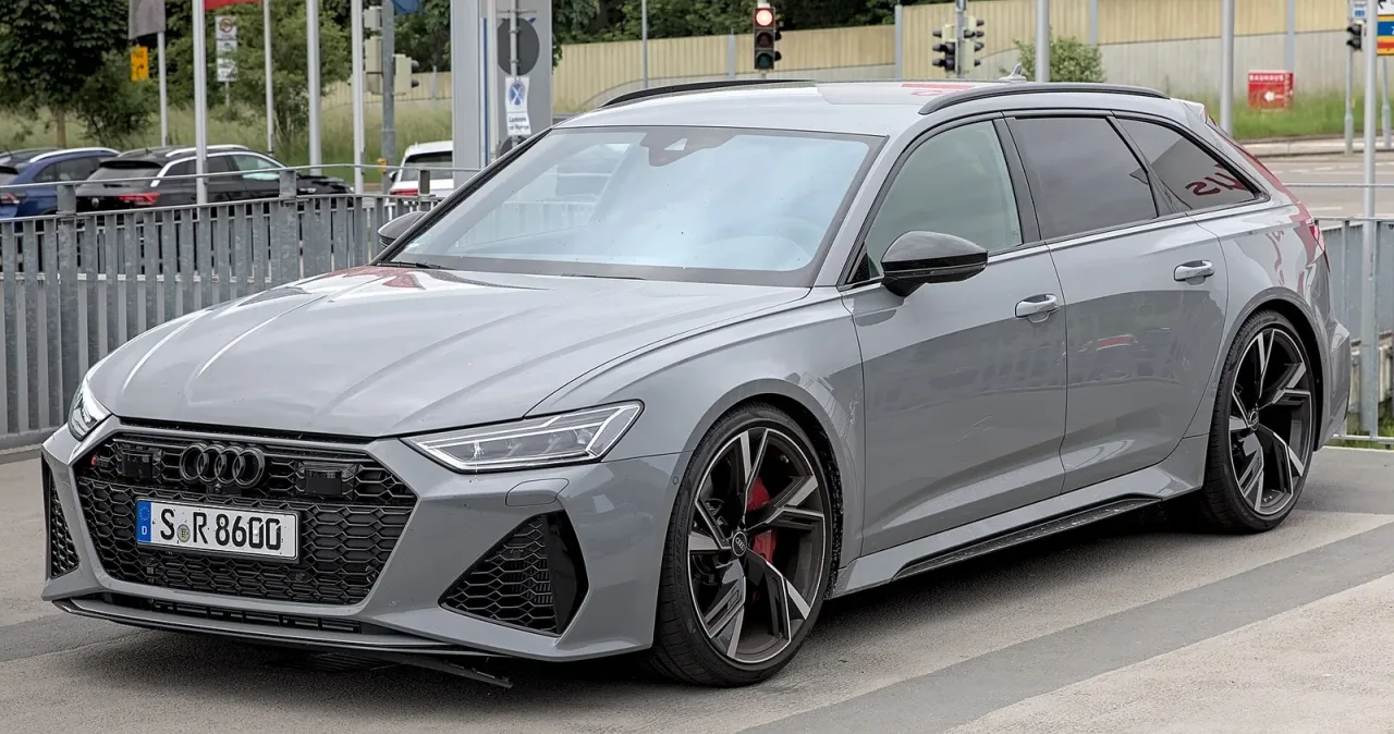 Audi RS6 Avant, side