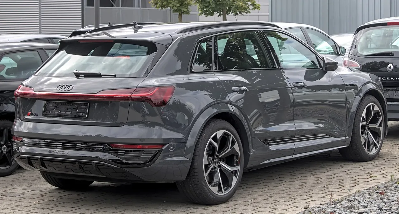 Audi SQ8 e-tron, rear