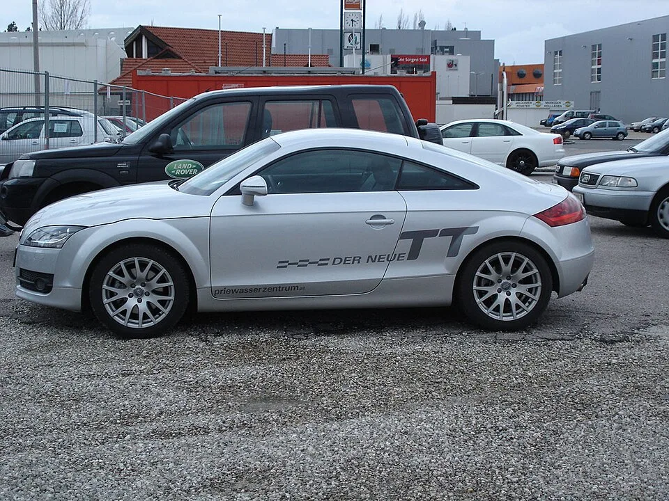 Audi TT RS, side