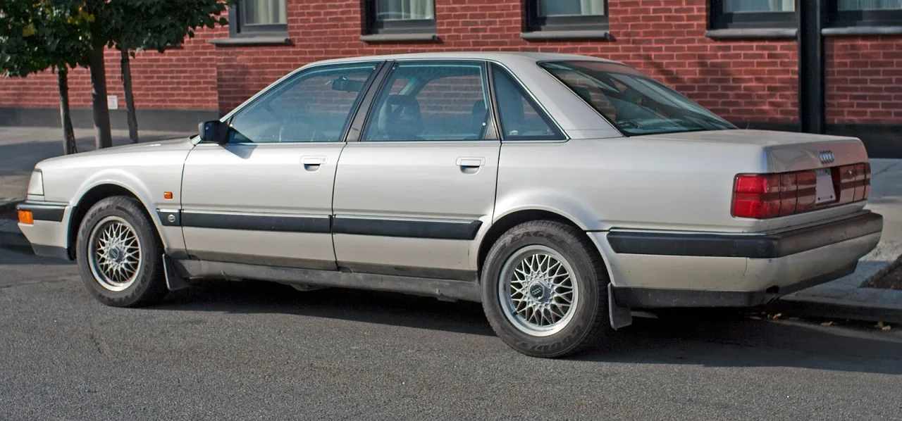 Audi V8, rear