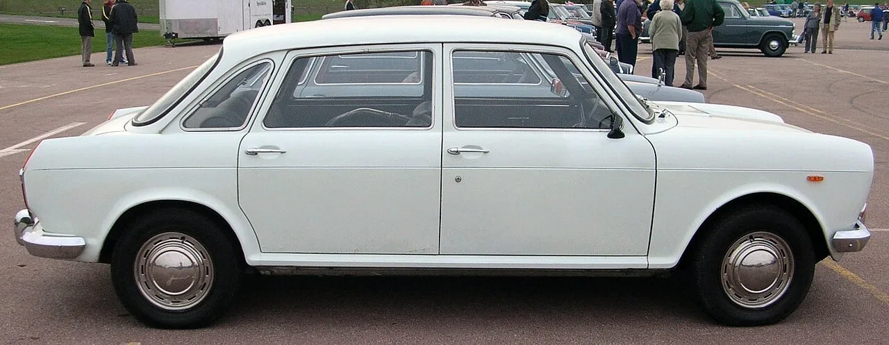 Austin 1800 / ADO17, side