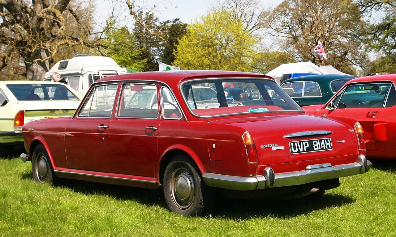 Austin 3-Litre, rear