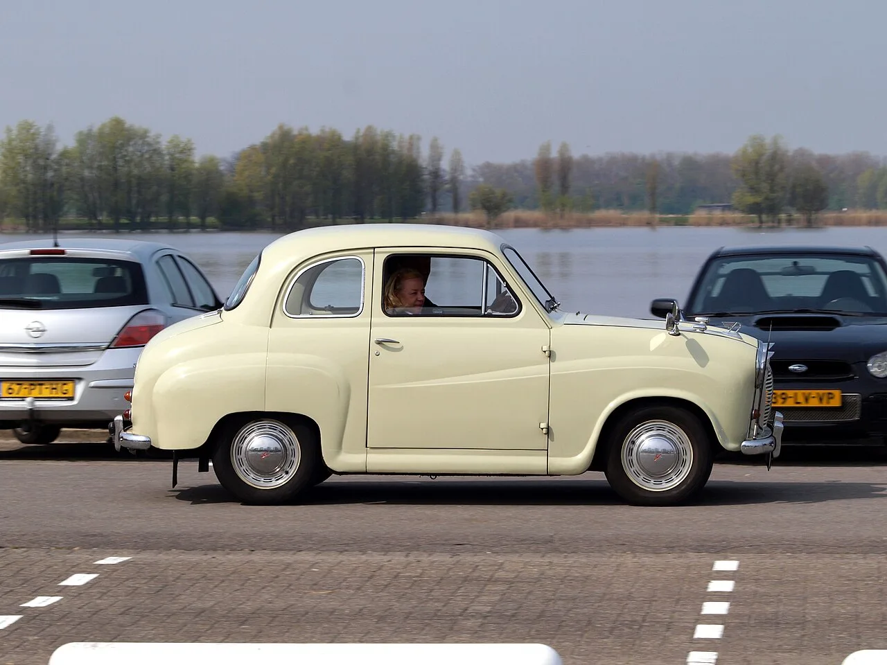 Austin A35, side