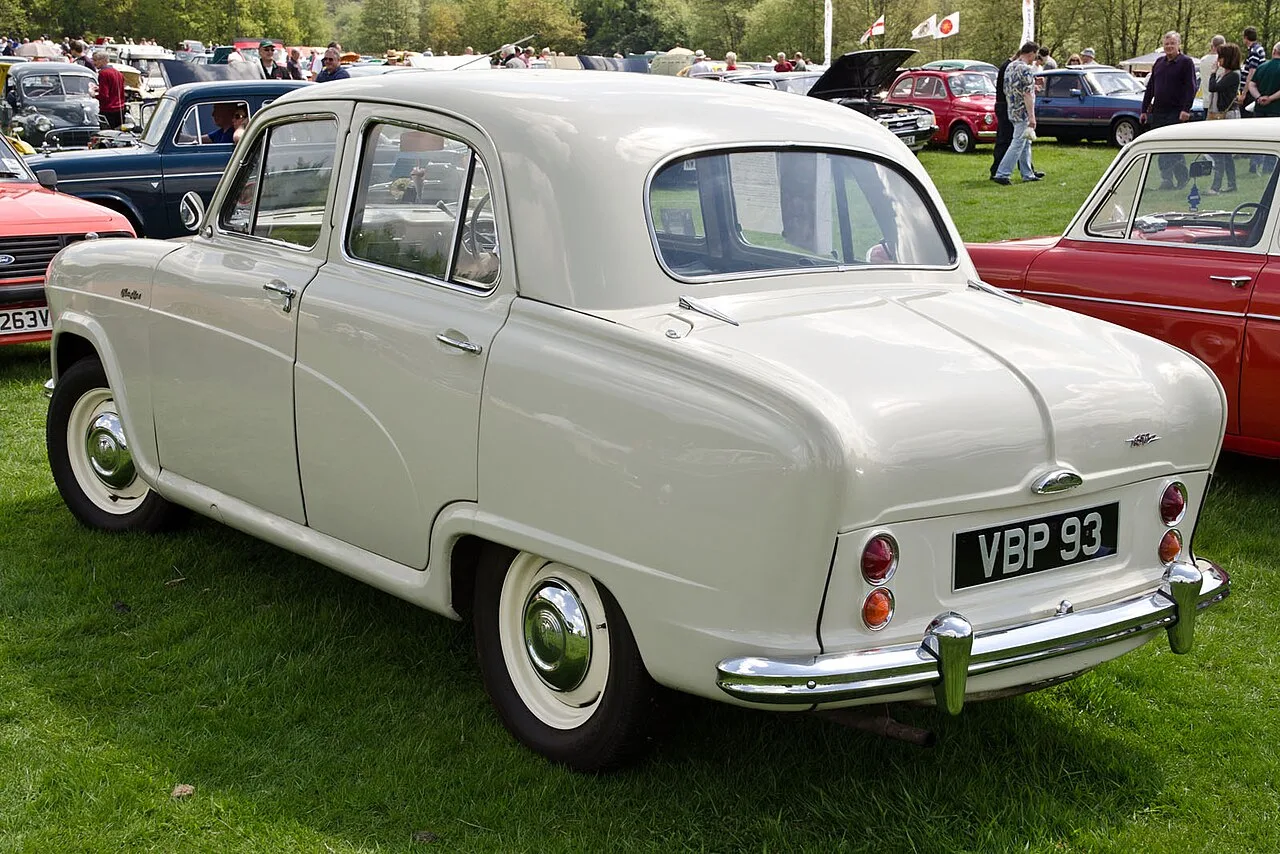 Austin Cambridge, rear