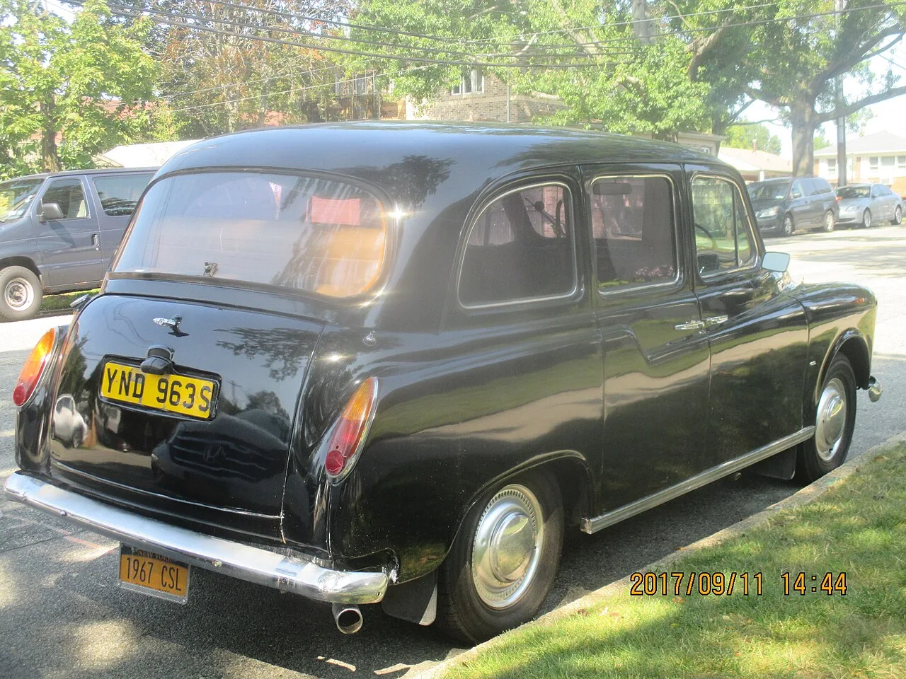 Austin FX4 and FX4D, rear