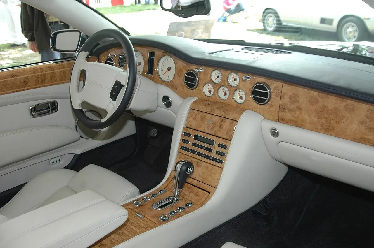 Bentley Azure, interior