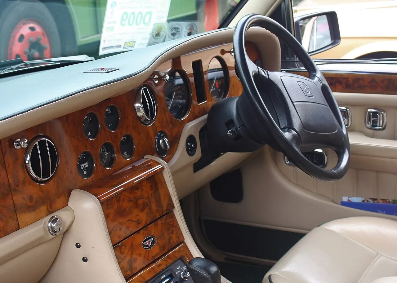 Bentley Brooklands, interior
