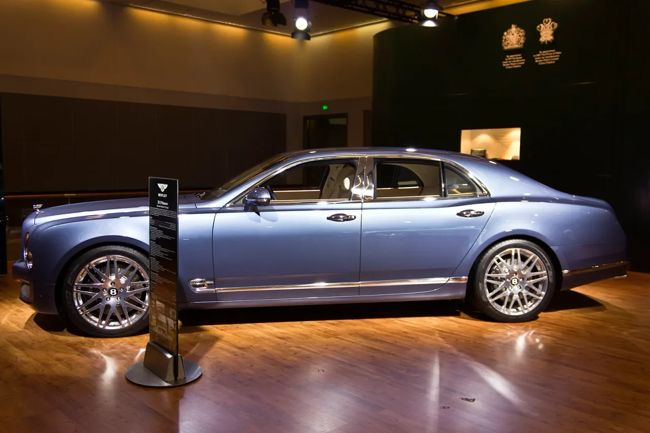 Bentley Mulsanne, side