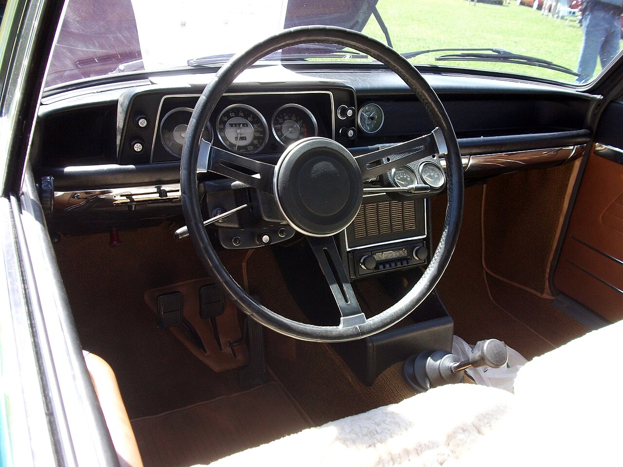 BMW 2002, interior