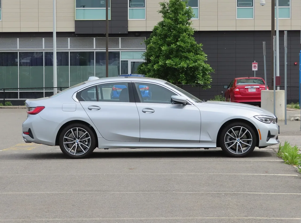 BMW 3 Series, side