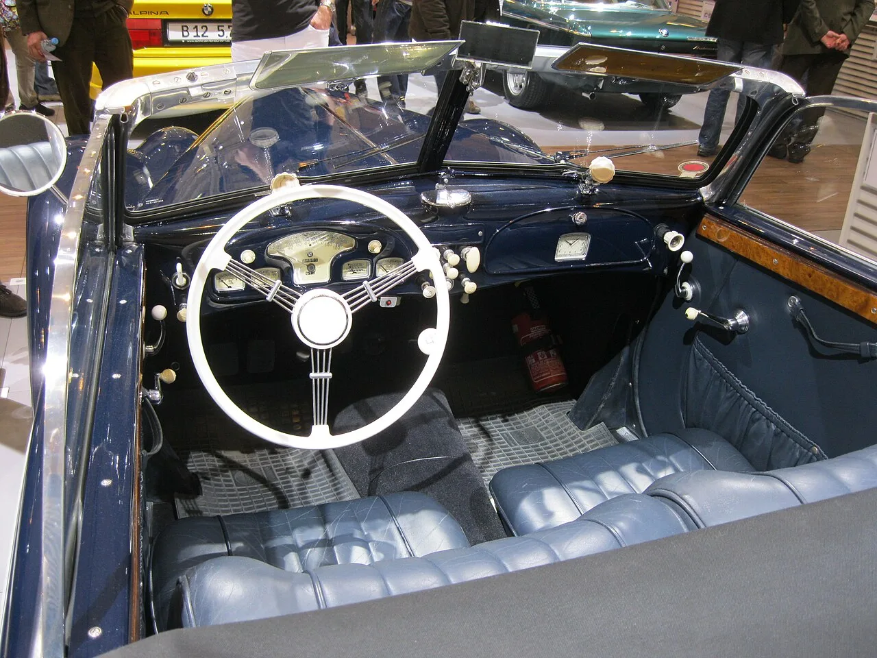BMW 327, interior
