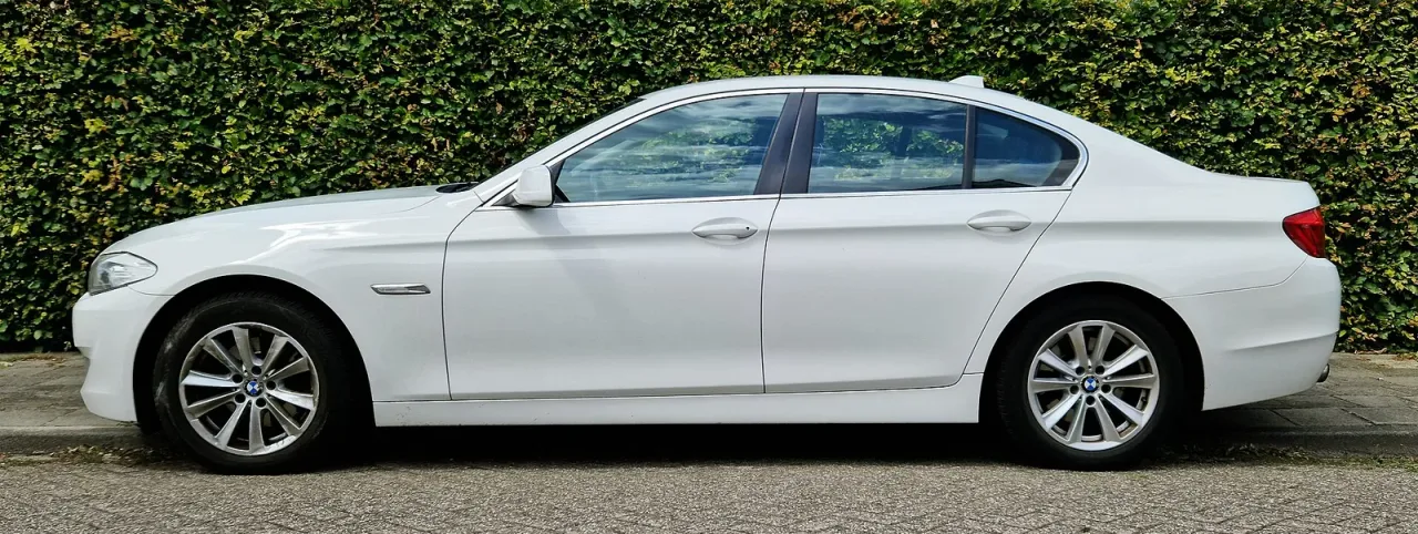 BMW 5 Series, side