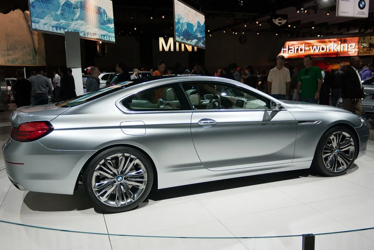 BMW 6 Series, side