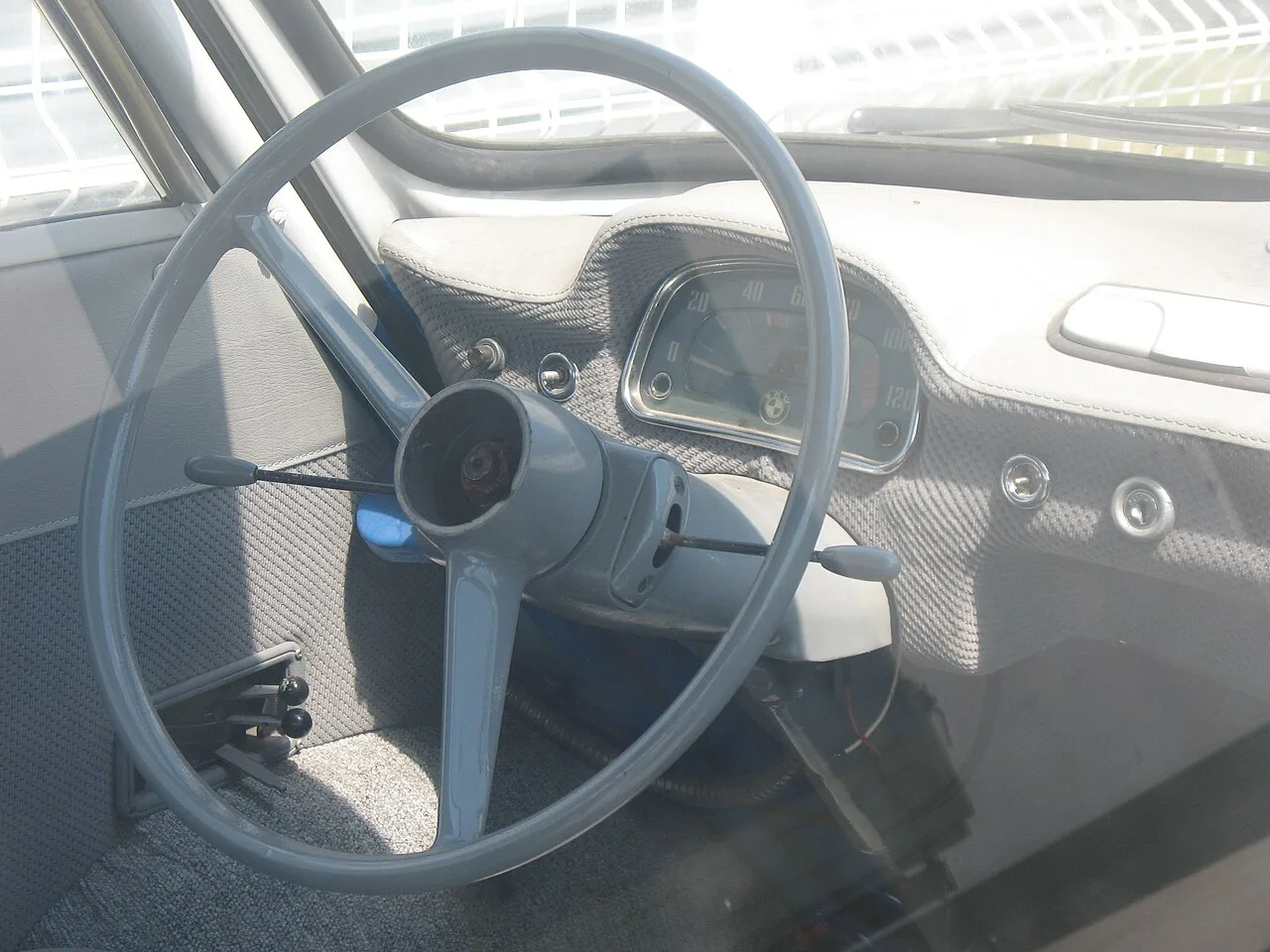 BMW 600, interior