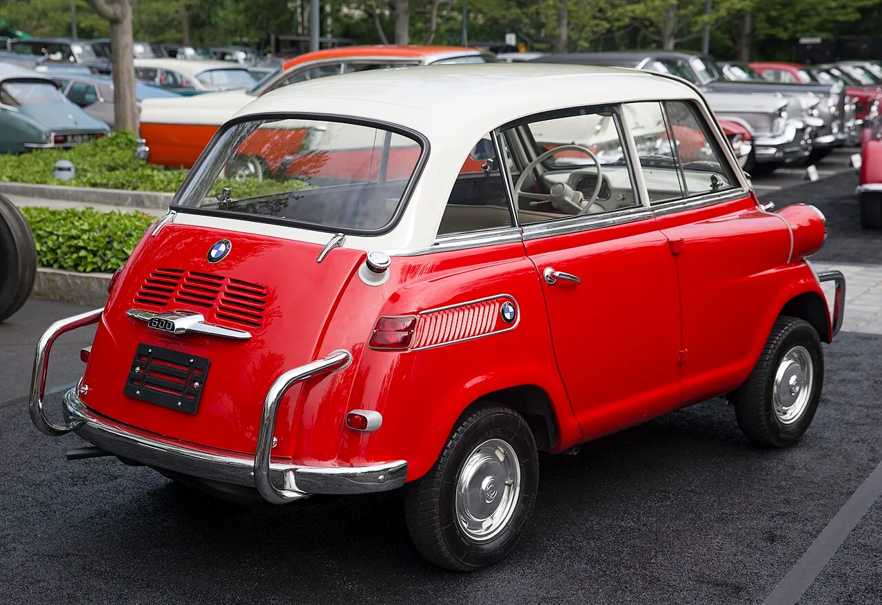 BMW 600, rear