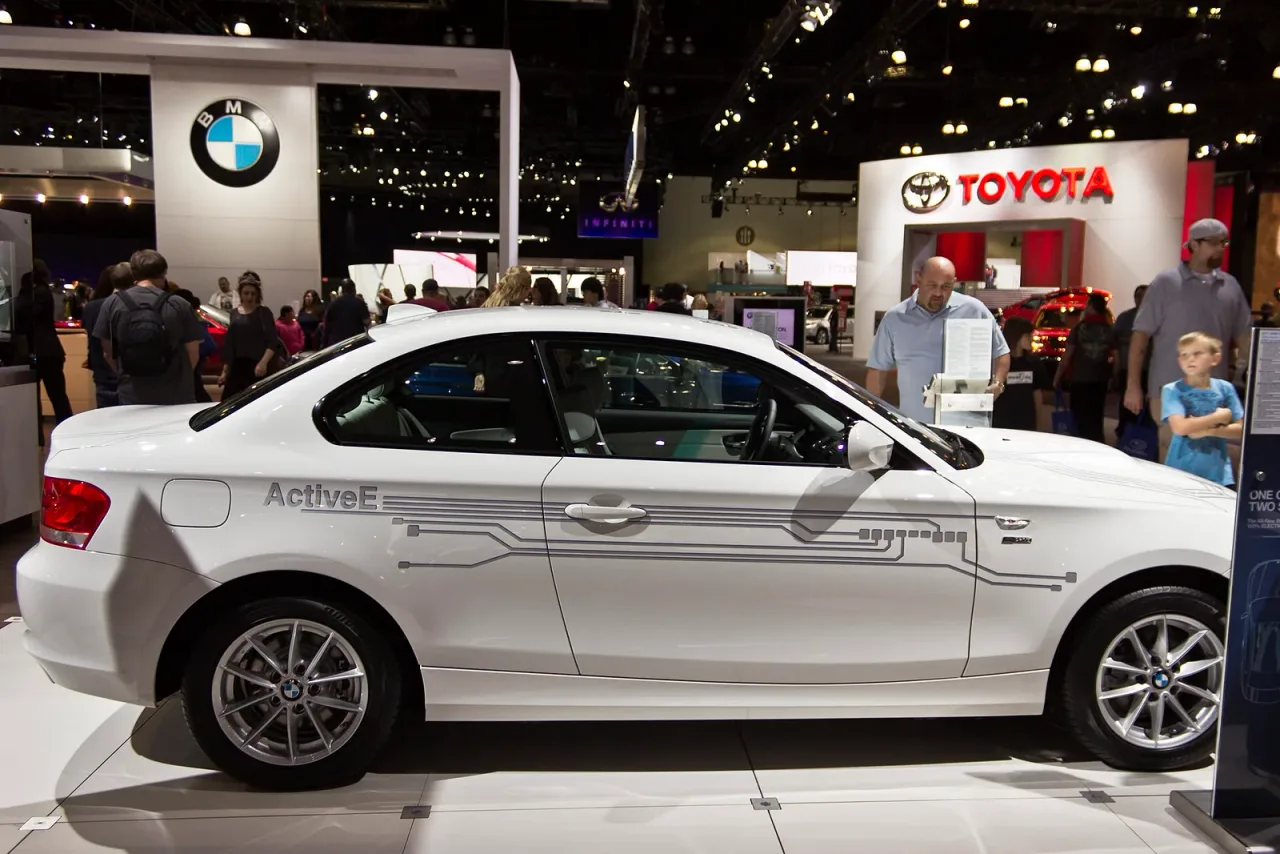 BMW Active E, side