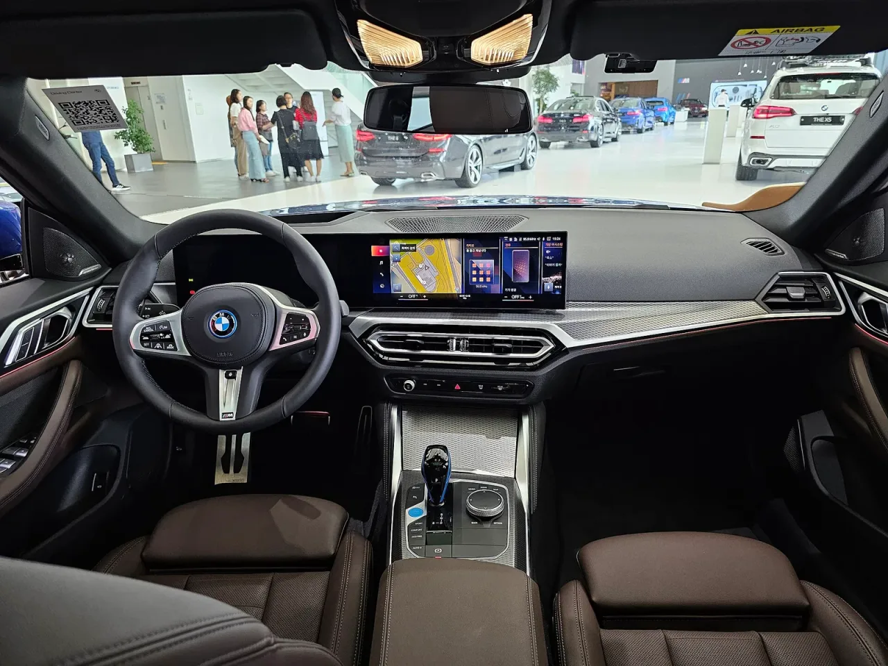 BMW i4, interior