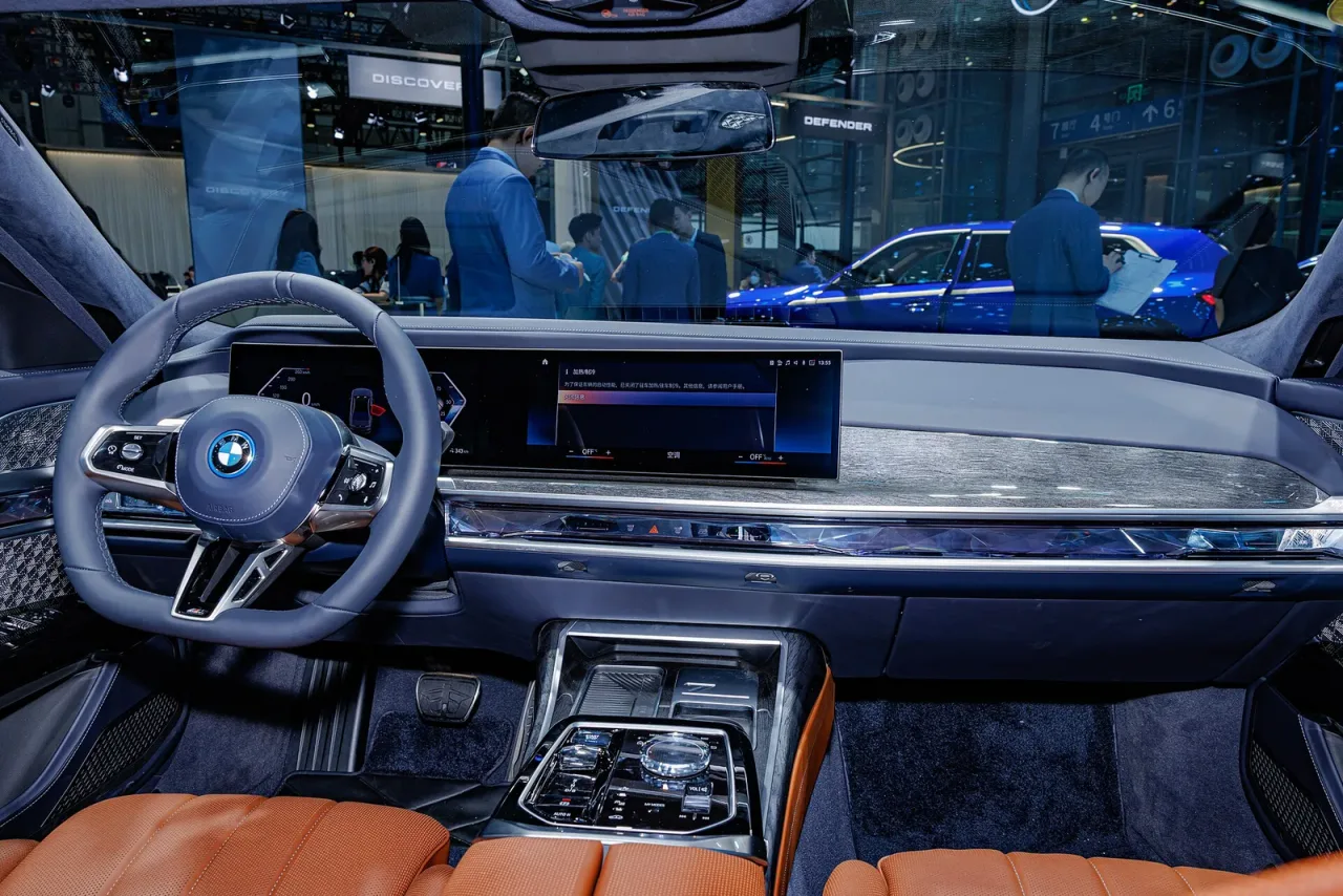 BMW i7, interior