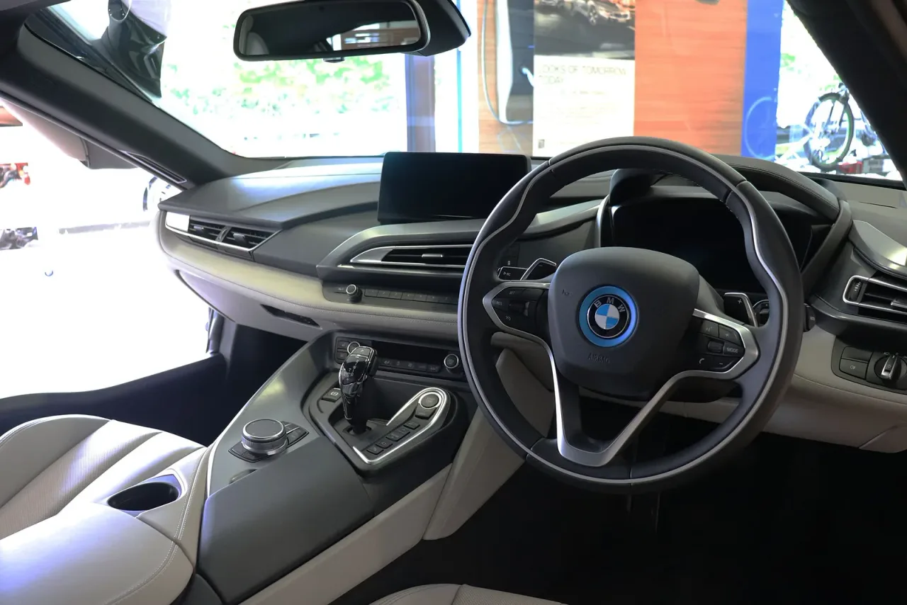 BMW i8, interior