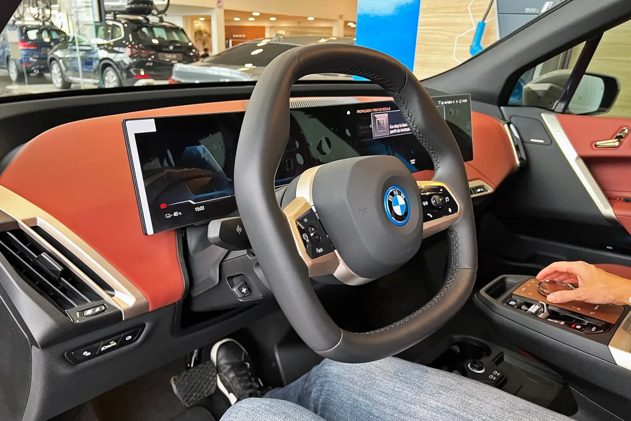 BMW iX, interior