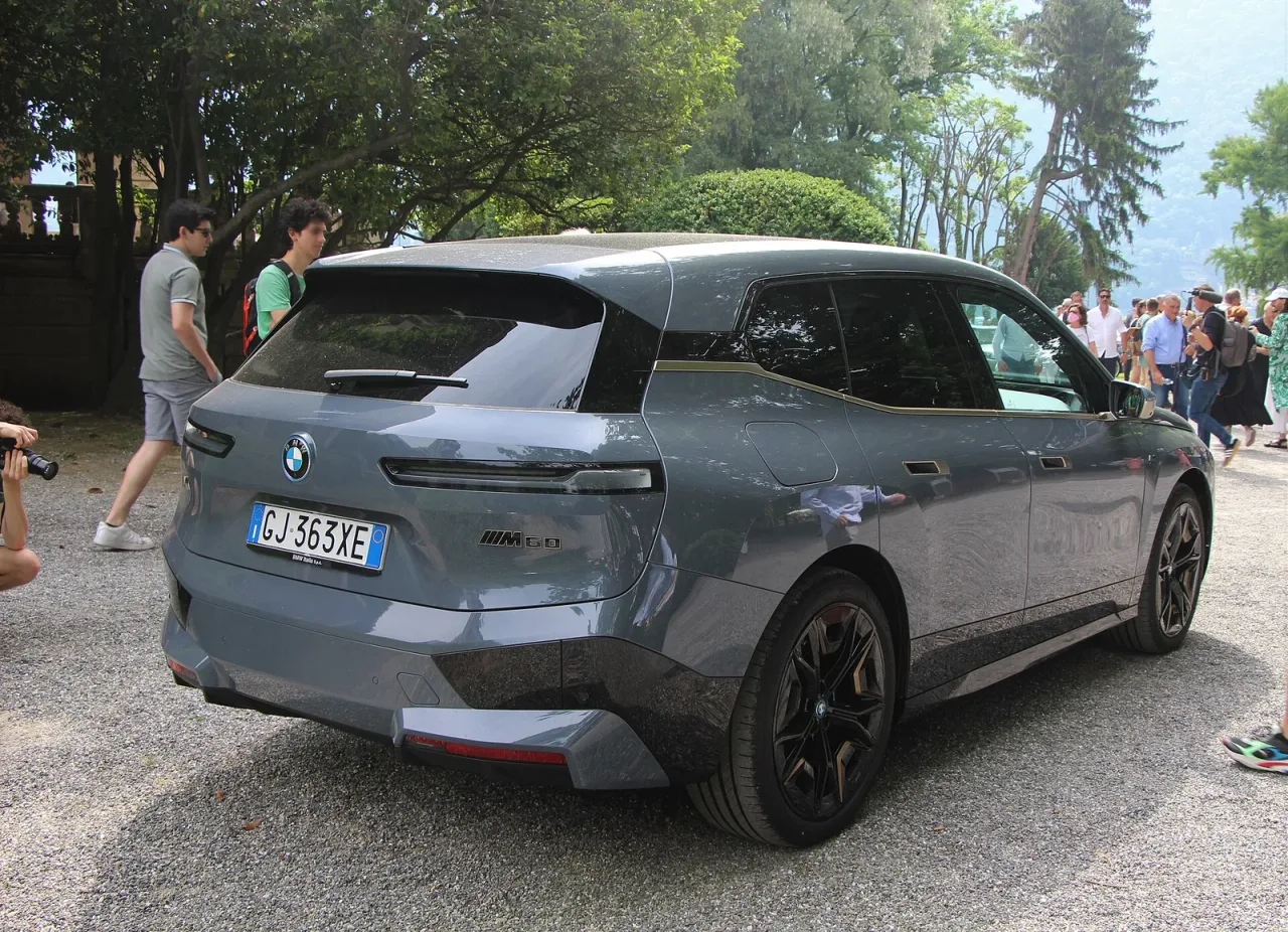 BMW iX, rear