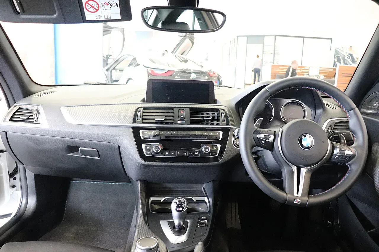 BMW M2, interior