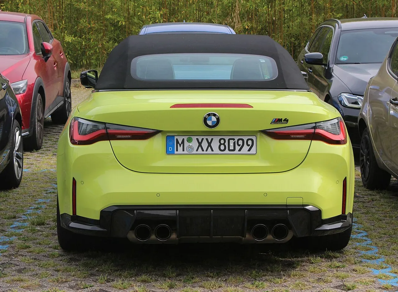 BMW M4, rear