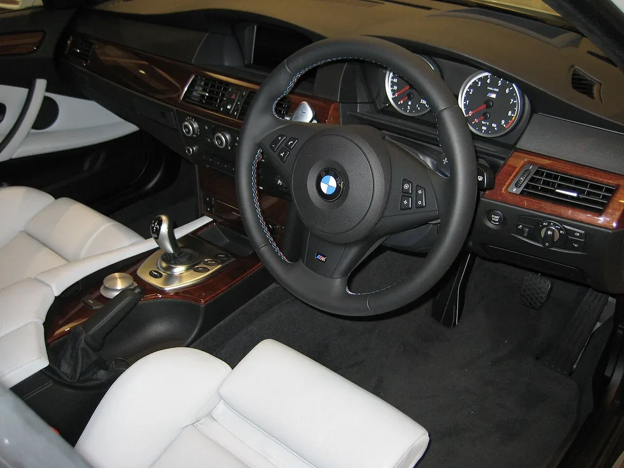 BMW M5, interior