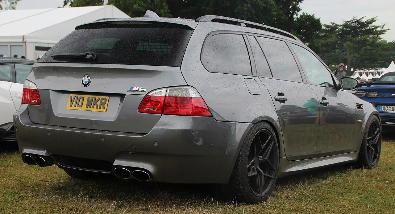 BMW M5, rear