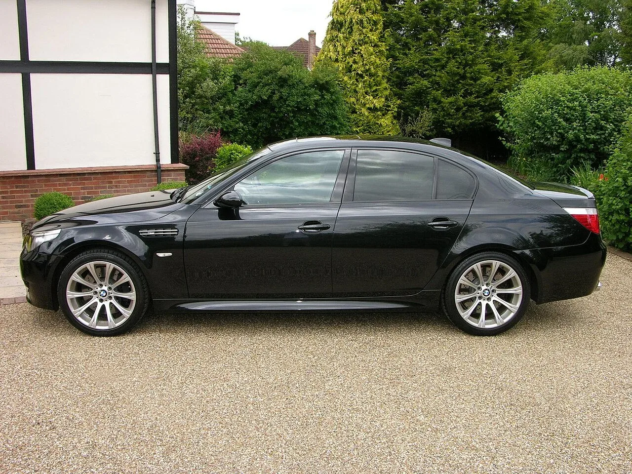 BMW M5, side