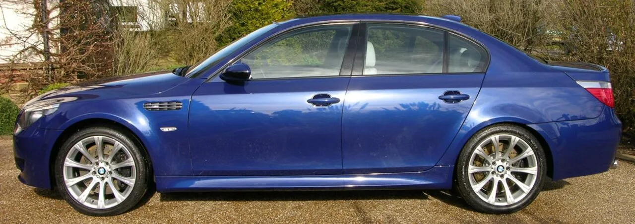 BMW M5, side